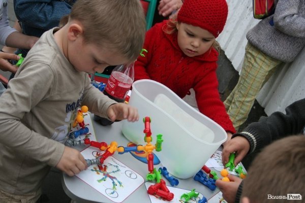 У Луцьку збирали дитячі мрії та вчили грати рок