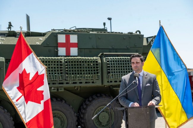 Канада передала Україні першу партію бронемашин