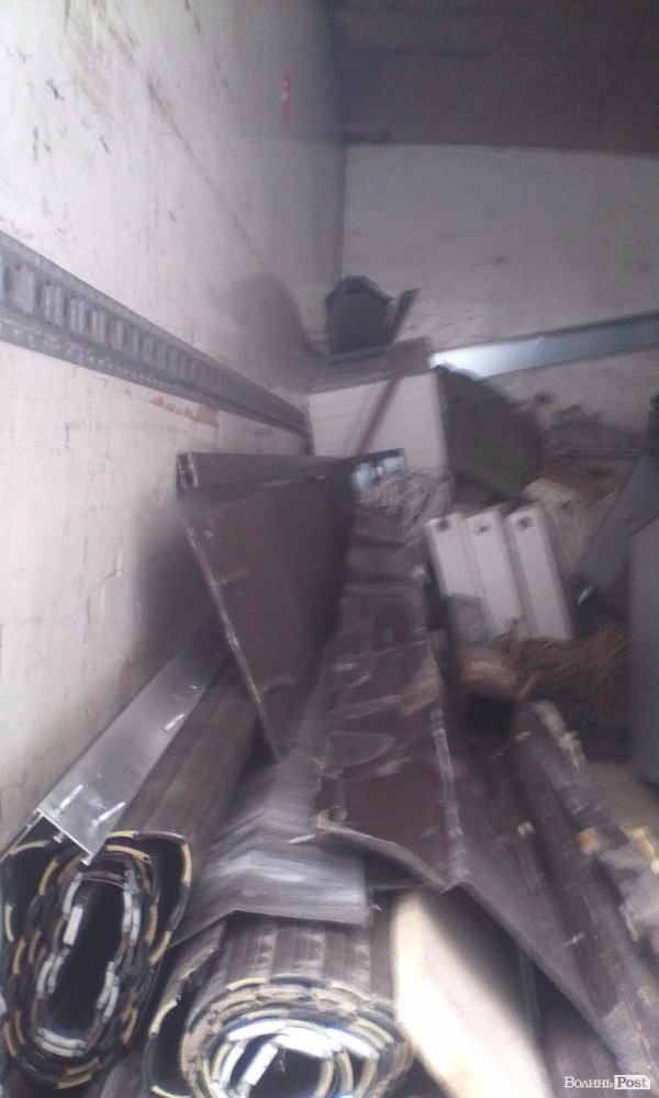 Скандальну прибудову на Соборності, 24 засипали піском.ФОТО