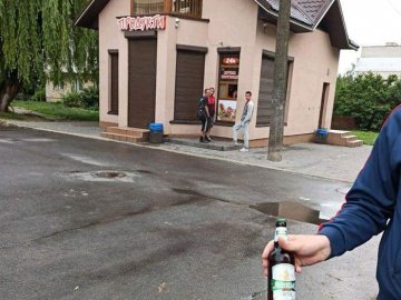 У Луцьку муніципали уже вп’яте викривають магазин, який торгує алкоголем у заборонений час
