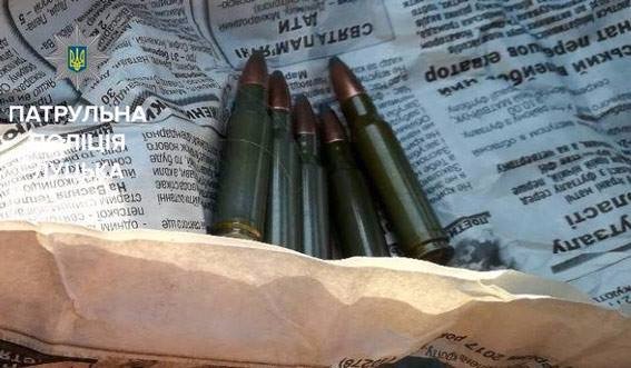 У Луцьку п’яний чоловік вдарив патрульного в обличчя