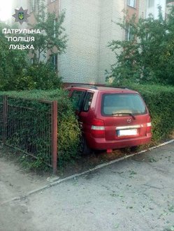 У Луцьку п’яний чоловік вдарив патрульного в обличчя
