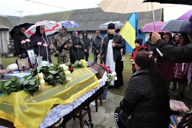 На Волині попрощалися із загиблим воїном 14 ОМБр. ФОТО