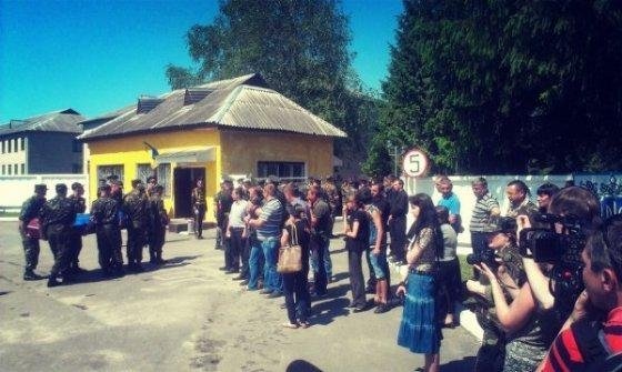 На Рівненському полігоні прощаються з військовими 51-ої бригади. ФОТО