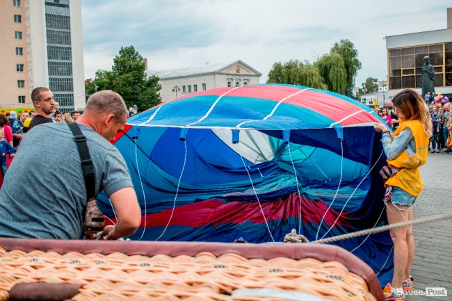 Яскраво, повітряно, незабутньо: фінальний день фестивалю «Aerosfera» у Луцьку. ФОТО