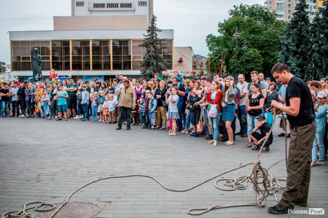 Яскраво, повітряно, незабутньо: фінальний день фестивалю «Aerosfera» у Луцьку. ФОТО