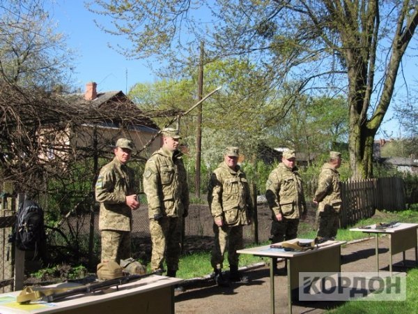 На Волині юнаків готують до бою. ФОТО