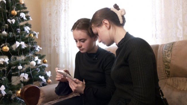 Понад 4 мільйони переглядів: відео колядки сестер із Волині завірусилося в мережі