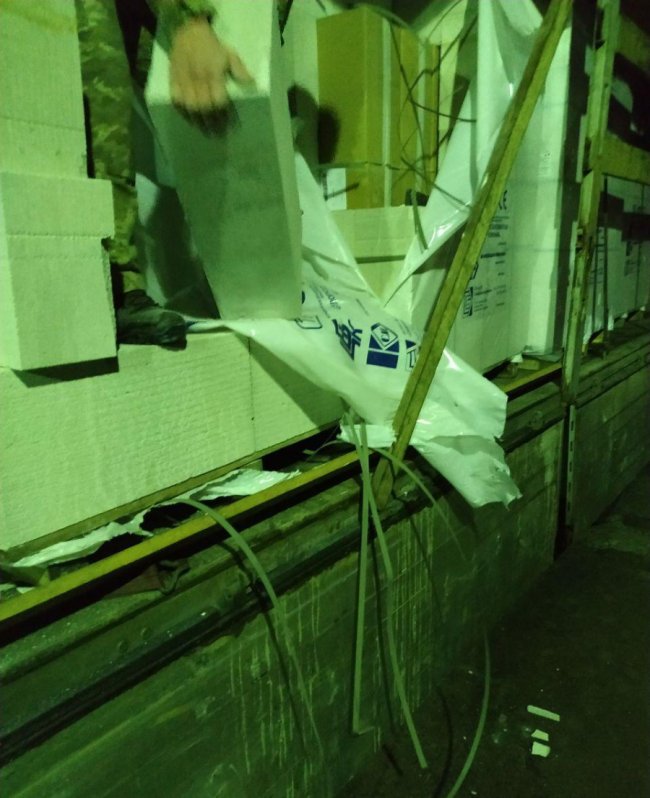 На Волині у вантажівці знайшли «замуровані» у піноблоках контрабандні сигарети. ФОТО. ВІДЕО