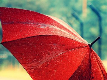 Волинь накриє грозовий фронт зі шквальним вітром