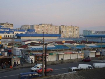 Луцьк: за крадіжки шуб, взуття та кави чоловіка засудили на понад 3 роки тюрми