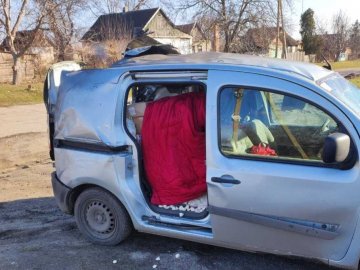 На Дніпропетровщині російський дрон поцілив в авто з цивільними