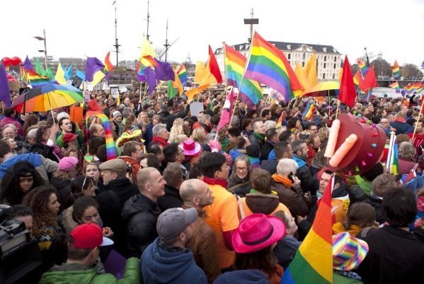  В Амстердамі проти Путіна протестують геї. ФОТО