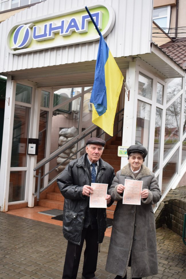 Обом уже понад 80 років: у Луцьку зареєстрували незвичний шлюб