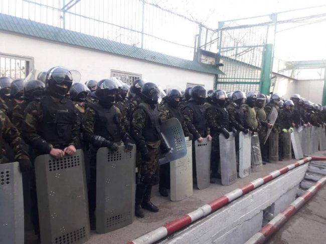 У Черкасах засуджені напали на працівників колонії. ФОТО