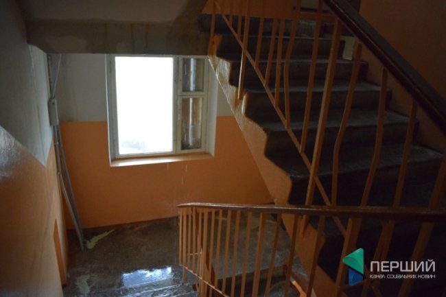 У Луцьку через прорив труб «тоне» будинок. ФОТО