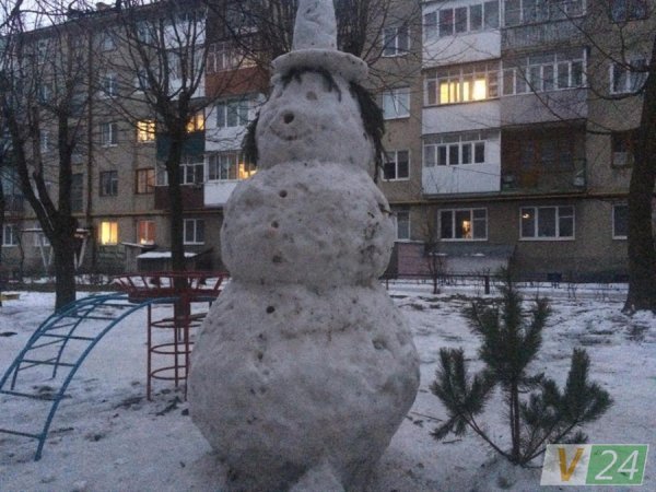 Луцьк: зліпили сніговика висотою 3,5 метра