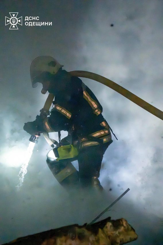 З-під завалів багатоповерхівки в Одесі дістали тіло маленького хлопчика