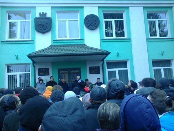 Мер Володимира-Волинського, аби зберегти посаду, зігнав бюджетників та боксерів, - ВО «Свобода»