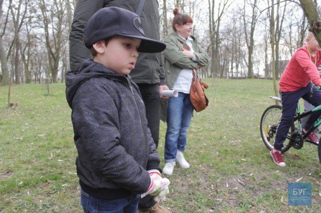 У Володимирі-Волинському випустили на волю 90 врятованих кажанів. ВІДЕО