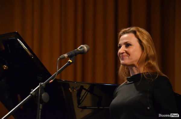 У Луцьку - творчий тандем: Оксана Забужко та «Сестри Тельнюк». ФОТО. ВІДЕО