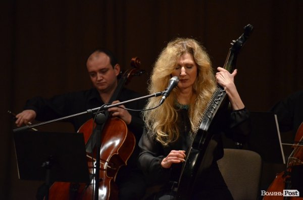 У Луцьку - творчий тандем: Оксана Забужко та «Сестри Тельнюк». ФОТО. ВІДЕО