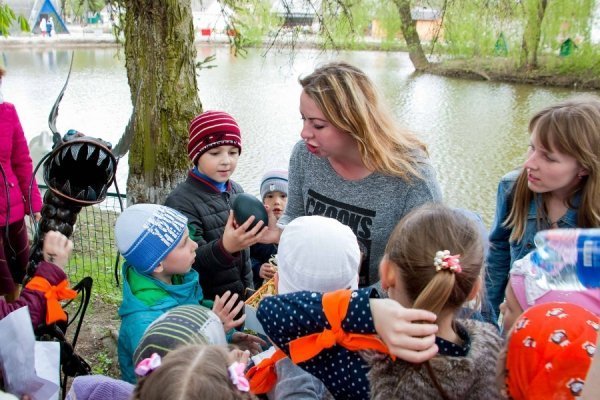У Луцькому зоопарку дітлахи знайшли загублене яйце. ФОТО