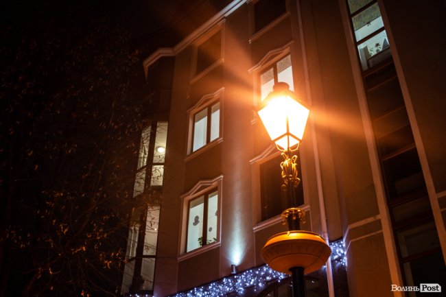 Святкові вогні вечірнього Луцька. ФОТО