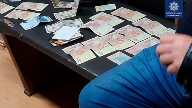 Пропонував патрульним 500 гривень і 100 доларів: у Луцьку зловили п’янючого водія