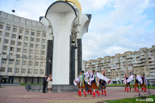 Працівники Волинської ОДА вбралися у вишиванки. ФОТО