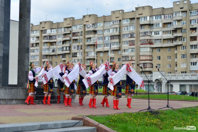 Працівники Волинської ОДА вбралися у вишиванки. ФОТО