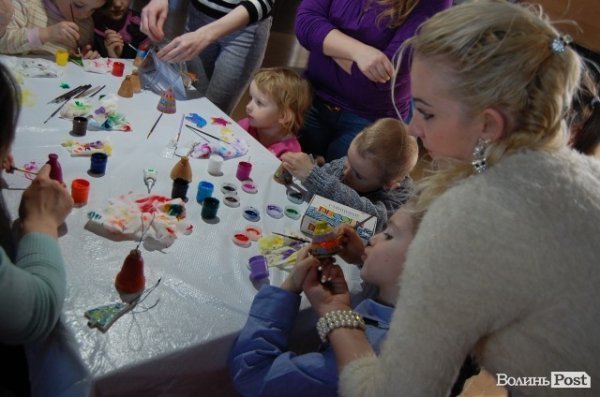 У Луцьку почали готувати подарунки до Великодня. ФОТО