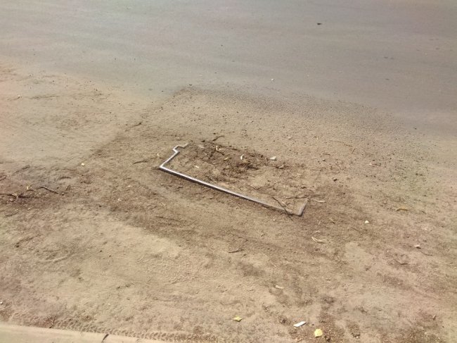 У Луцьку просять прибрати залишене після зливи болото з проспекту Соборності