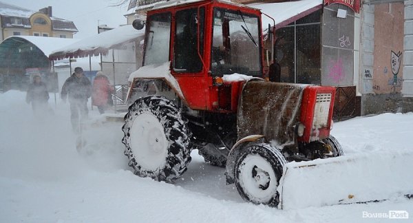 Луцьк замітає снігом. ФОТО