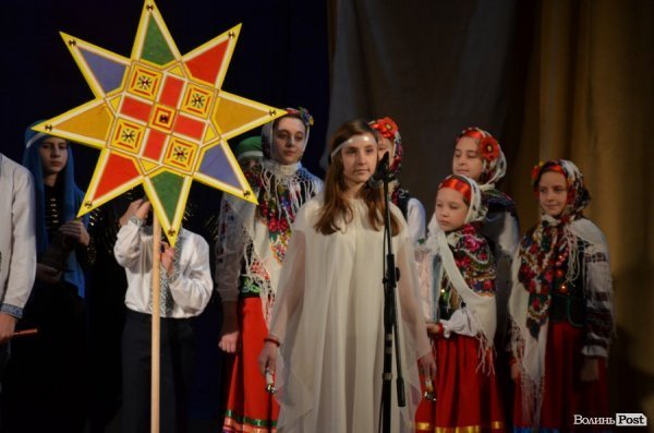 Віншування, янголи і різдвяне тепло: у Луцьку колядував фестиваль вертепів