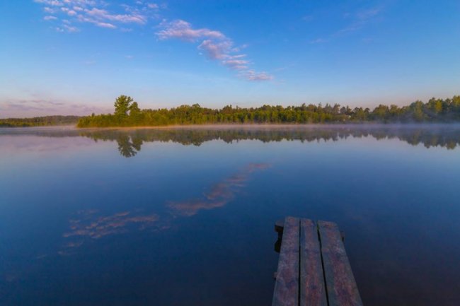 Чарівний світанок на волинському озері. ФОТО