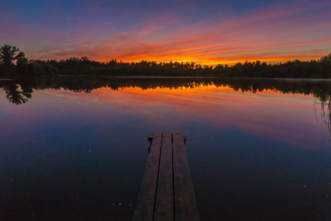 Чарівний світанок на волинському озері. ФОТО