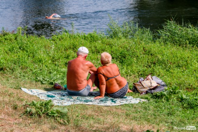 Стир, фонтани і вуличні душі: як у Луцьку рятуються від спеки. ФОТО