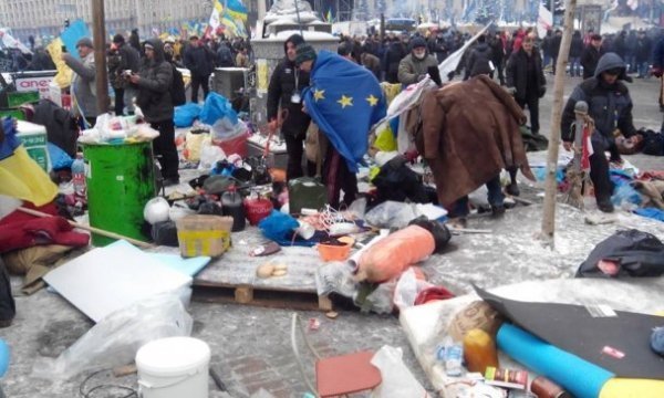 Євромайдан повертається до звичайного життя. ФОТО