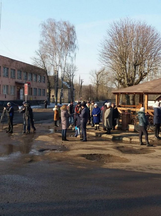 На Волині перекрили дорогу через вантажівки