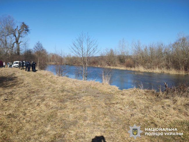 Відпочивали біля річки: на Рівненщині авто з подружжям злетіло у водойму