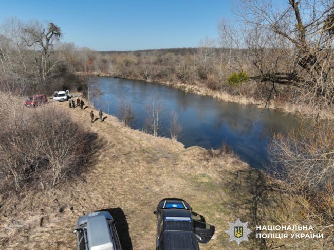 Відпочивали біля річки: на Рівненщині авто з подружжям злетіло у водойму