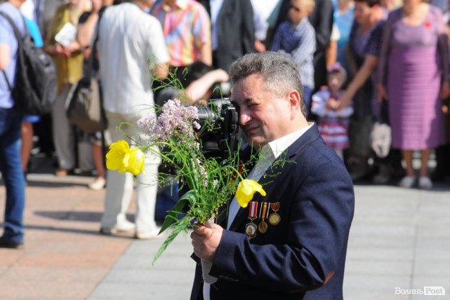 З маками і трояндами: у Луцьку відзначили річницю перемоги над нацизмом. ФОТО