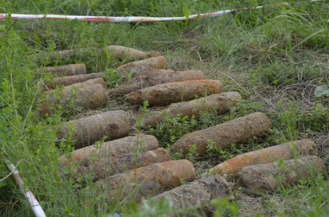 Волинські рятувальники «зачищають» село від боєприпасів часів війни. ФОТО