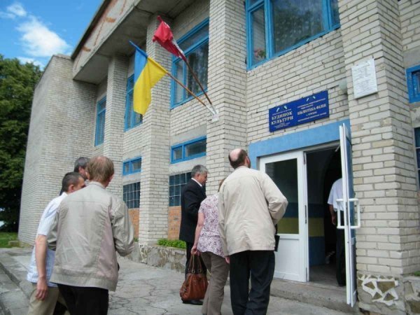 Депутатам влаштували турне клубами Волині. ФОТО