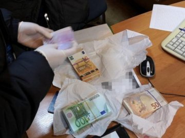 На Волині покарали білоруса, який тицяв сбушнику 26 тисяч євро хабара