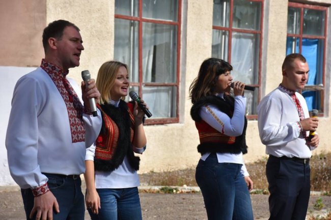 Для волинських військових на Донбасі влаштували концерт. ФОТО