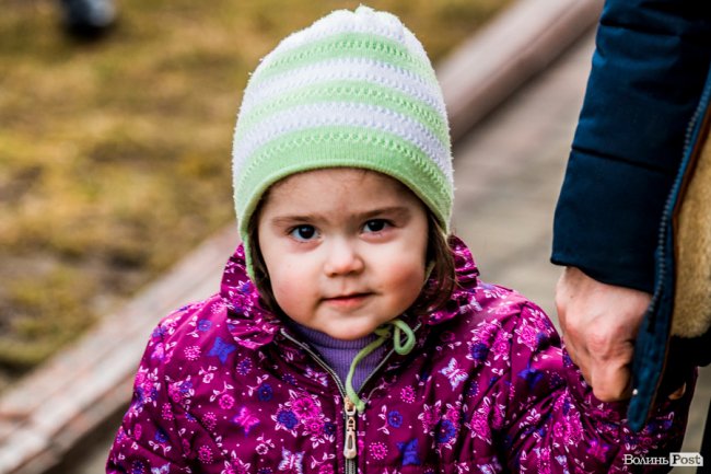 «Силою нашу церкву ніхто не забере»: як у Луцьку прихильники УПЦ (МП) на майдан вийшли. ФОТОРЕПОРТАЖ