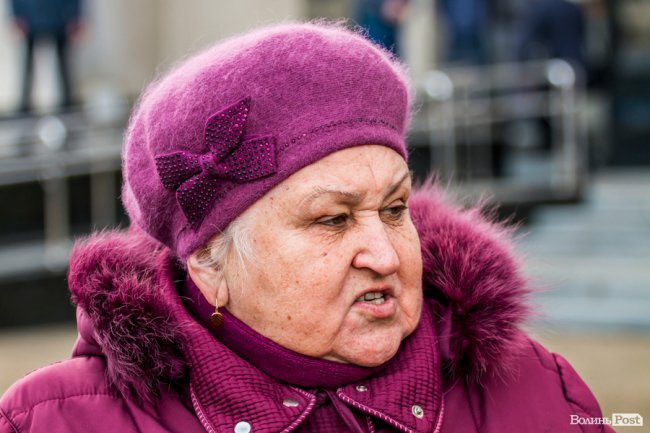 «Силою нашу церкву ніхто не забере»: як у Луцьку прихильники УПЦ (МП) на майдан вийшли. ФОТОРЕПОРТАЖ