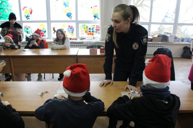 У Святого Миколая на Волині з’явилися помічники у формі. ФОТО